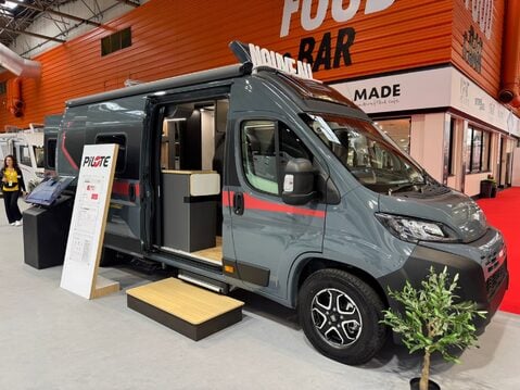 Pilote V630S Expression 2026 MODEL - SHOW PRICE THIS WEEK ONLY 2