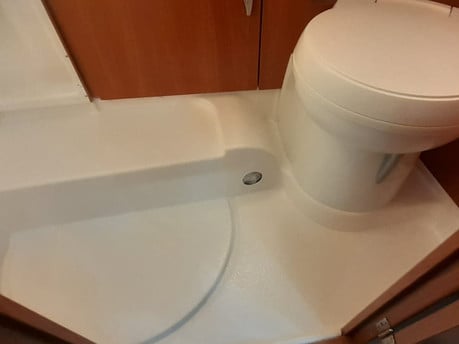  Washroom Shower Tray & Sink Repairs 3