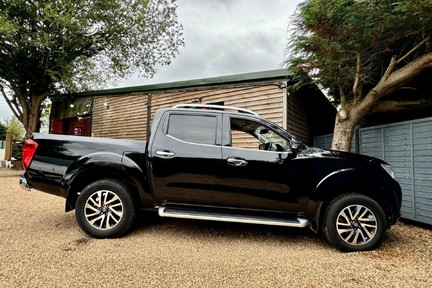 Nissan Navara 2.3 dCi Tekna Auto 4WD Euro 6 4dr 5