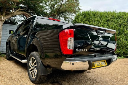 Nissan Navara 2.3 dCi Tekna Auto 4WD Euro 6 4dr 8