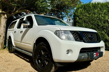 Nissan Navara 2.5 dCi Tekna Auto 4WD Euro 5 4dr 1