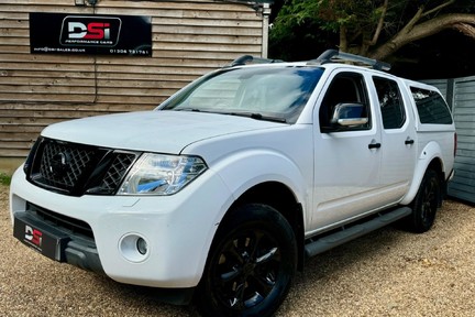 Nissan Navara 2.5 dCi Tekna Auto 4WD Euro 5 4dr 3