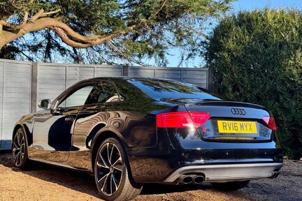 Audi S5 3.0 TFSI V6 Black Edition S Tronic quattro Euro 6 (s/s) 2dr 32