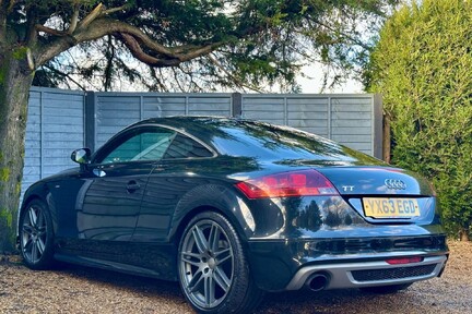 Audi TT 2.0 TFSI Black Edition S Tronic quattro Euro 5 (s/s) 3dr 5