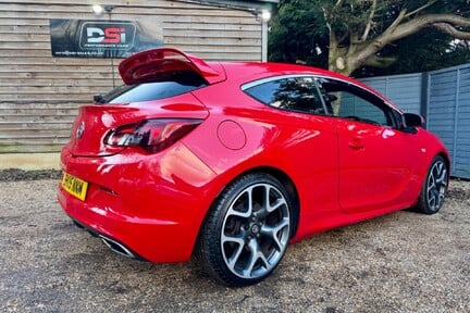 Vauxhall Astra GTC 2.0T VXR Euro 5 (s/s) 3dr 8