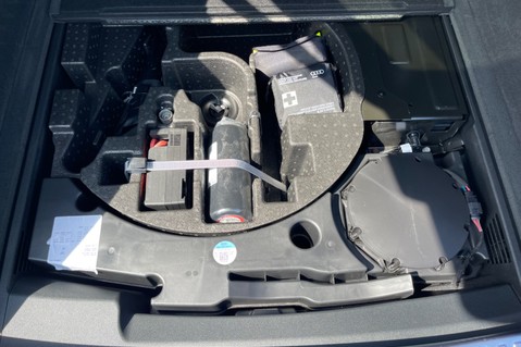Audi RS Q8 TFSI QUATTRO CARBON BLACK MHEV - PANORAMIC ROOF -COMFORT/SOUND PACK 89
