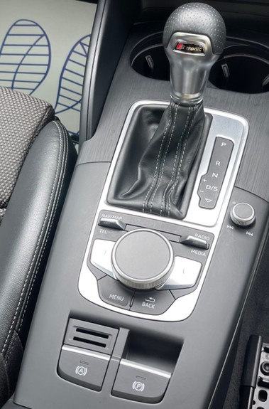 Audi A3 TFSI BLACK EDITION -VIRTUAL COCKPIT -APPLE CARPLAY -CAMERA -HEATED SEATS 