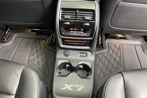 BMW X7 M50D -£6K EXTRAS -PRO REAR ENTERTAINMENT -TECH PACK -6 SEATS -FULL BMW S/H 48