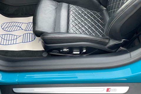 Audi R8 SPYDER V10 QUATTRO - RARE COLOUR - FACTORY MIAMI BLUE 39
