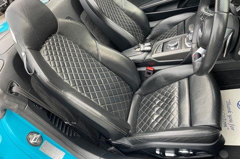 Audi R8 SPYDER V10 QUATTRO - RARE COLOUR - FACTORY MIAMI BLUE 41