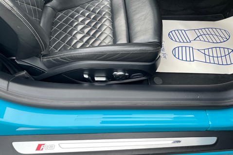 Audi R8 SPYDER V10 QUATTRO - RARE COLOUR - FACTORY MIAMI BLUE 44