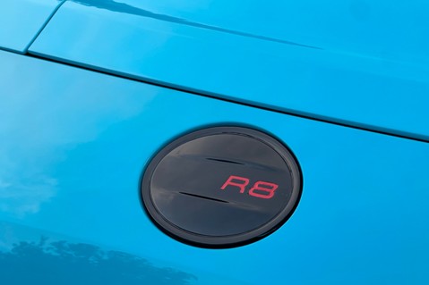 Audi R8 SPYDER V10 QUATTRO - RARE COLOUR - FACTORY MIAMI BLUE 74