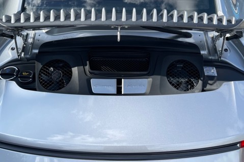 Porsche 911 CARRERA GTS PDK -CERAMIC BRAKES -CARBON BUCKET SEATS -REAR STEER-FRONT LIFT 58