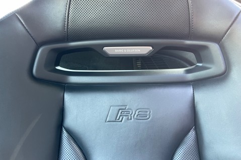 Audi R8 V10 PLUS QUATTRO -B&O ADVANCED -CAMERA - EXTENDED NAPPA BUCKET SEATS 34