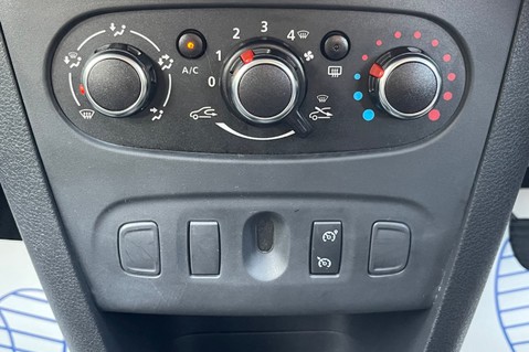 Dacia Sandero COMFORT TCE - PARKING SENSORS - CRUISE CONTROL - ECONONMICAL 33