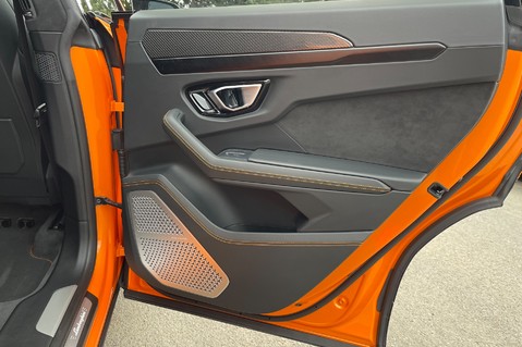 Lamborghini Urus V8 - ORANGE -AKRAPOVIC EXHAUST -PAN ROOF -B&O-MASSAGE SEATS-BLIND SPOT -ACC 39