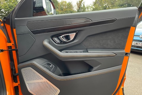 Lamborghini Urus V8 - ORANGE -AKRAPOVIC EXHAUST -PAN ROOF -B&O-MASSAGE SEATS-BLIND SPOT -ACC 43