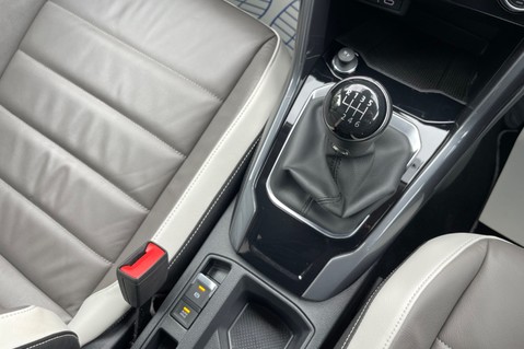 Volkswagen T-Roc SEL TDI EVO - LEATHER INTERIOR -APPLE CAR PLAY -ADAPTIVE CRUISE - 1 OWNER 42