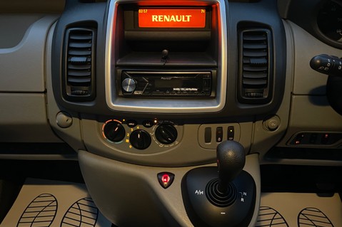 Renault Trafic SL27 DCI QUICKSHIFT AUTOMATIC WAV WHEELCHAIR ACCESSIBLE VEHICLE - NO VAT 28