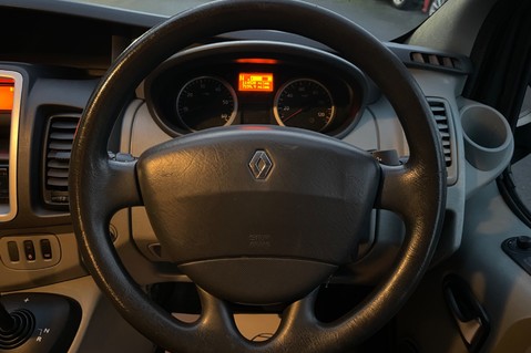 Renault Trafic SL27 DCI QUICKSHIFT AUTOMATIC WAV WHEELCHAIR ACCESSIBLE VEHICLE - NO VAT 30