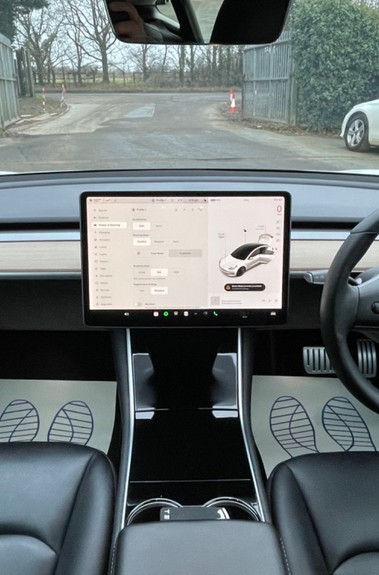 Tesla Model 3 PERFORMANCE UPGRADE DUAL MOTOR AWD - VAT Q -1 OWNER  