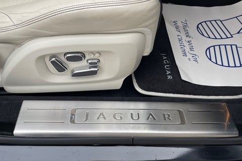 Jaguar XJ D V6 PORTFOLIO - REAR ENTERTAINMENT - PAN ROOF 43