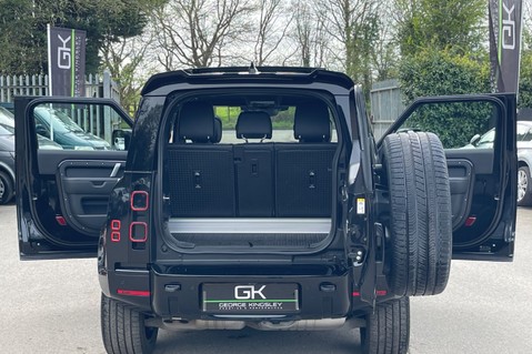 Land Rover Defender X-DYNAMIC HSE MHEV - BLACK PACK - 22 INCH ALLOYS - PAN ROOF 22