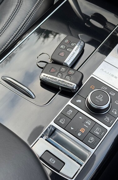 Land Rover Range Rover SDV8 AUTOBIOGRAPHY - SVO DESIGN PACK - FULL LAND ROVER SERVICE HISTORY 