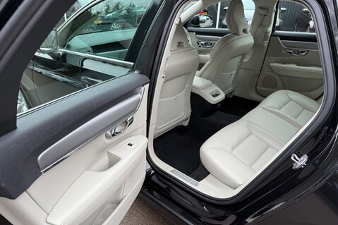 Volvo V90 D4 MOMENTUM PRO - FULL VOLVO SERVICE HISTORY - ADAPTIVE CRUISE CONTROL  26
