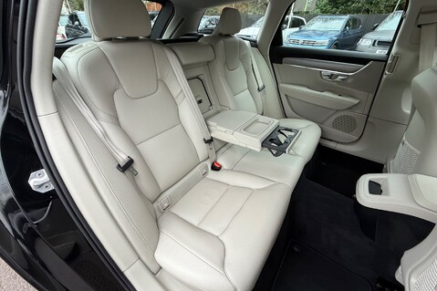 Volvo V90 D4 MOMENTUM PRO - FULL VOLVO SERVICE HISTORY - ADAPTIVE CRUISE CONTROL  28