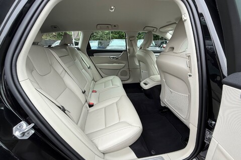 Volvo V90 D4 MOMENTUM PRO - FULL VOLVO SERVICE HISTORY - ADAPTIVE CRUISE CONTROL  29