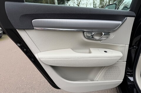 Volvo V90 D4 MOMENTUM PRO - FULL VOLVO SERVICE HISTORY - ADAPTIVE CRUISE CONTROL  30