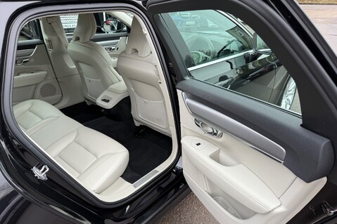 Volvo V90 D4 MOMENTUM PRO - FULL VOLVO SERVICE HISTORY - ADAPTIVE CRUISE CONTROL  33