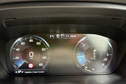 Volvo V90 D4 MOMENTUM PRO - FULL VOLVO SERVICE HISTORY - ADAPTIVE CRUISE CONTROL  38