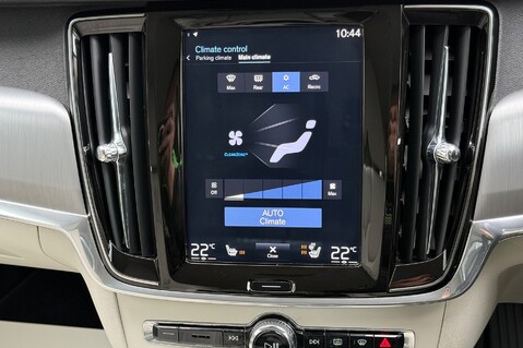 Volvo V90 D4 MOMENTUM PRO - FULL VOLVO SERVICE HISTORY - ADAPTIVE CRUISE CONTROL  39