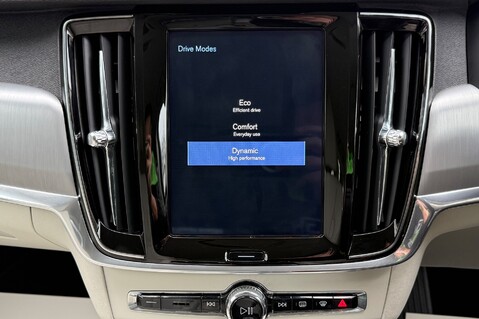Volvo V90 D4 MOMENTUM PRO - FULL VOLVO SERVICE HISTORY - ADAPTIVE CRUISE CONTROL  43