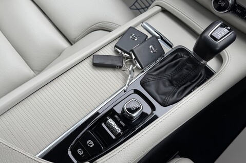 Volvo V90 D4 MOMENTUM PRO - FULL VOLVO SERVICE HISTORY - ADAPTIVE CRUISE CONTROL  44