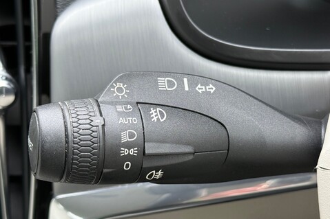 Volvo V90 D4 MOMENTUM PRO - FULL VOLVO SERVICE HISTORY - ADAPTIVE CRUISE CONTROL  46