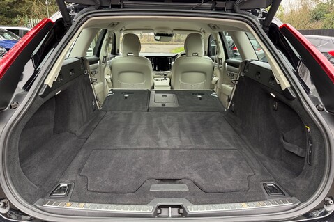 Volvo V90 D4 MOMENTUM PRO - FULL VOLVO SERVICE HISTORY - ADAPTIVE CRUISE CONTROL  48