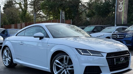 Audi TT TFSI QUATTRO S LINE -SUPERSPORTS SEATS -TECH PK -19 INCH ALLOYS - FSH