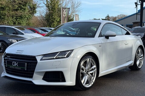 Audi TT TFSI QUATTRO S LINE -SUPERSPORTS SEATS -TECH PK -19 INCH ALLOYS - FSH 9