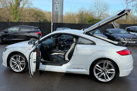 Audi TT TFSI QUATTRO S LINE -SUPERSPORTS SEATS -TECH PK -19 INCH ALLOYS - FSH 16