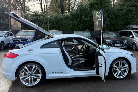 Audi TT TFSI QUATTRO S LINE -SUPERSPORTS SEATS -TECH PK -19 INCH ALLOYS - FSH 17