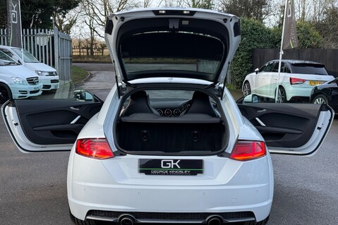 Audi TT TFSI QUATTRO S LINE -SUPERSPORTS SEATS -TECH PK -19 INCH ALLOYS - FSH 20