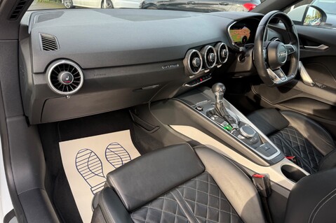 Audi TT TFSI QUATTRO S LINE -SUPERSPORTS SEATS -TECH PK -19 INCH ALLOYS - FSH 22