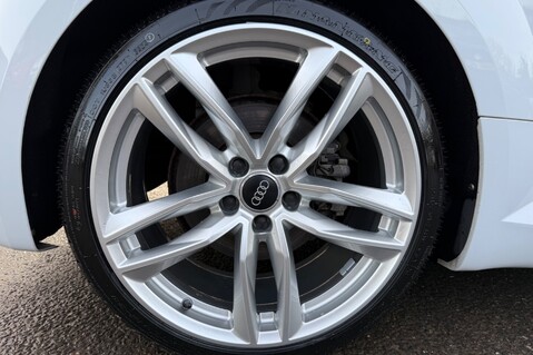 Audi TT TFSI QUATTRO S LINE -SUPERSPORTS SEATS -TECH PK -19 INCH ALLOYS - FSH 49