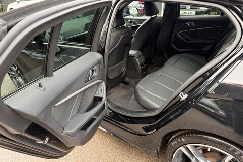 BMW 1 Series 118D M SPORT AUTOMATIC - FULL SERVICE HISTORY  29