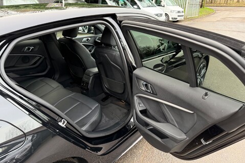 BMW 1 Series 118D M SPORT AUTOMATIC - FULL SERVICE HISTORY  36