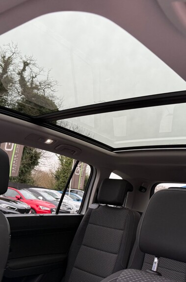 Volkswagen Touran SE FAMILY TDI DSG - PANORAMIC SUNROOF - FULL VW SERVICE HISTORY 