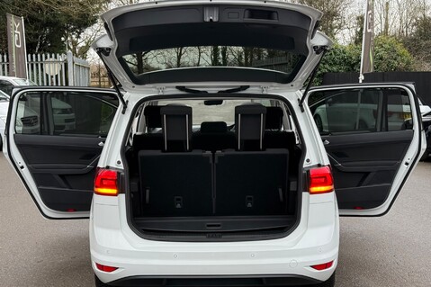 Volkswagen Touran SE FAMILY TDI DSG - PANORAMIC SUNROOF - FULL VW SERVICE HISTORY 24